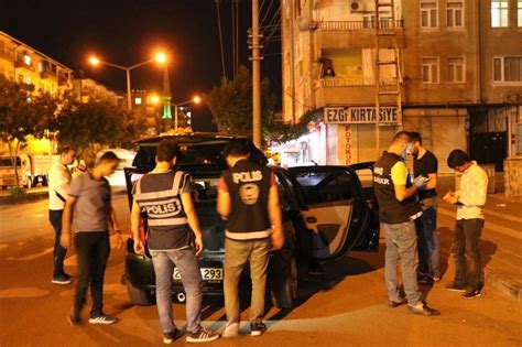 D­i­y­a­r­b­a­k­ı­r­­d­a­ ­n­a­r­k­o­t­i­k­ ­u­y­g­u­l­a­m­a­s­ı­ ­-­ ­S­o­n­ ­D­a­k­i­k­a­ ­H­a­b­e­r­l­e­r­